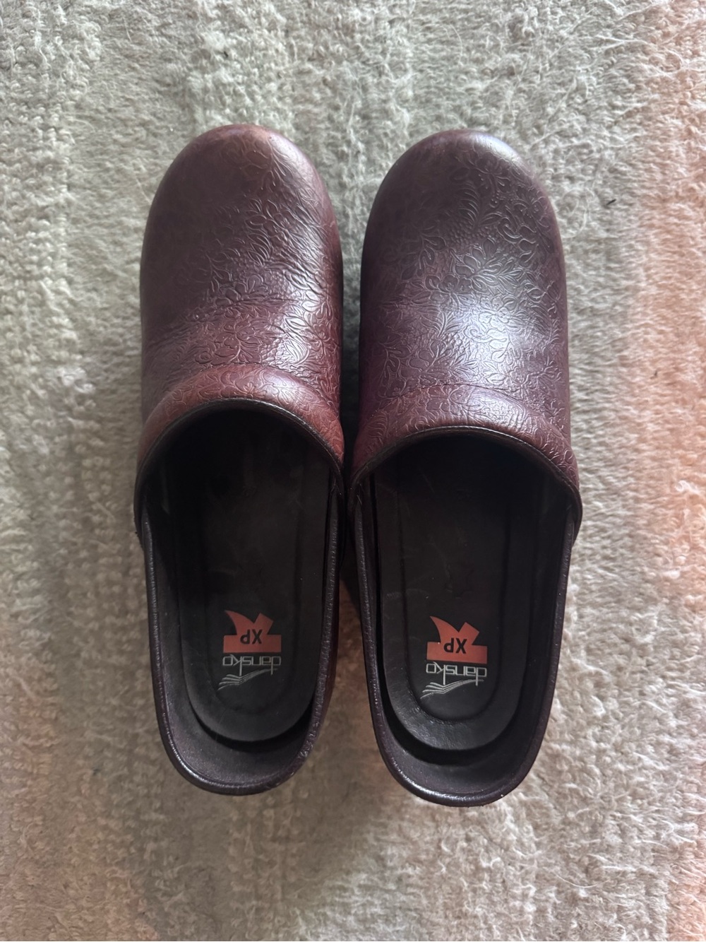 LUC Dansko XP women's sz 42/11 Burgundy Floral-Embossed Clog
